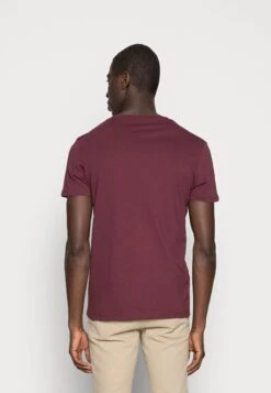 Pier One 2 Pack - T-Shirt Basic - Bordeaux 10 Pier One 2 Pack - T-Shirt Basic - Bordeaux -Pier One 1fa0bce7e239491b9143bae34d4918c0