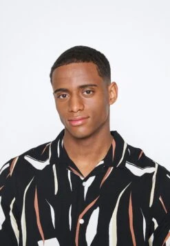 Pier One Contemporary Art Regular Resort- Overhemd - Black 15 Pier One Contemporary Art Regular Resort- Overhemd - Black -Pier One 209c2b8fb1b54d8599c6f0e75d4a20f4