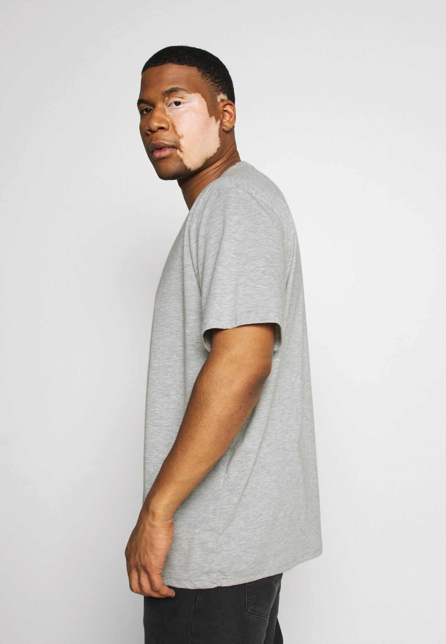 Pier One 5 Pack - T-Shirt Basic - Khaki/Grey/Dark Blue 4 Pier One 5 Pack - T-Shirt Basic - Khaki/Grey/Dark Blue - Afbeelding 2