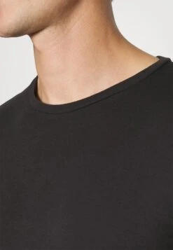 Pier One 3 Pack Muscle Fit- T-Shirt Basic - Black 11 Pier One 3 Pack Muscle Fit- T-Shirt Basic - Black -Pier One 4bb67ef78ddb494cb68f3fbd13ed6a54