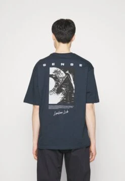 Pier One Sense Tee- T-Shirt Print - Dark Blue 11 Pier One Sense Tee- T-Shirt Print - Dark Blue -Pier One 512fd7fe8a844aebb6a2e28f70b522f2