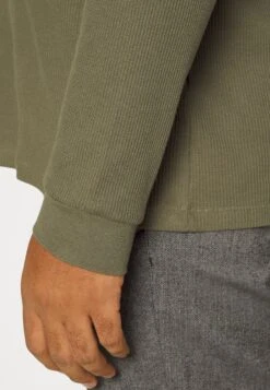 Pier One Longsleeve - Olive 13 Pier One Longsleeve - Olive -Pier One 612d7def041345c5919aa60fd72cef62