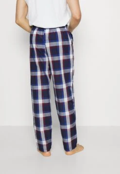 Pier One 2 Pack - Pyjamabroek - 503 - Dark Blue_302 - Red 11 Pier One 2 Pack - Pyjamabroek - 503 - Dark Blue_302 - Red -Pier One 61f2048aa9de4452822bf981b723ea2e