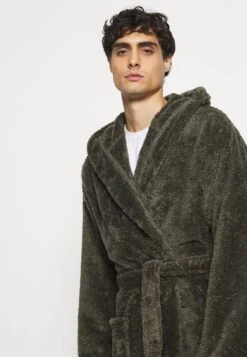 Pier One Badjas - Khaki 11 Pier One Badjas - Khaki -Pier One 65ea8ffbdd2149b7890e34f2b0655607