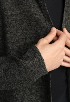 Pier One Vest - Black/Olive 13 Pier One Vest - Black/Olive -Pier One 77cc56baa8d64ff08fd27eaa2cfca327