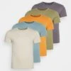 Pier One 5 Pack - T-Shirt Basic - Orange/Dark Blue/Green 2 Pier One 5 Pack - T-Shirt Basic - Orange/Dark Blue/Green -Pier One 90b78c53f04f4dc081666ac8ae3ca1ec