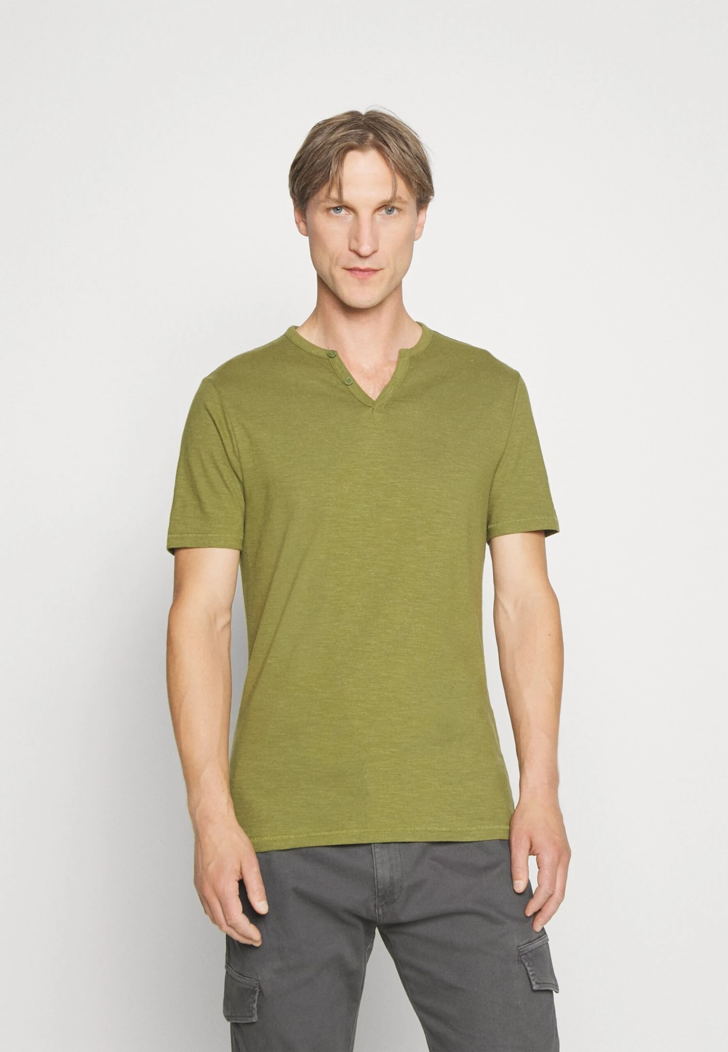 Pier One T-Shirt Basic - Green 3 Pier One T-Shirt Basic - Green