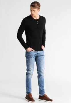 Pier One Longsleeve - Black 10 Pier One Longsleeve - Black -Pier One b4510c612f974f6ab623b424ff1ec463