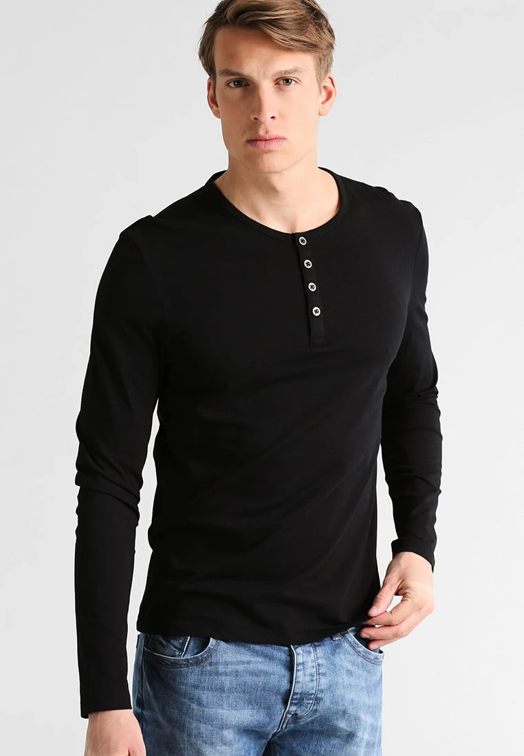 Pier One Longsleeve - Black 3 Pier One Longsleeve - Black