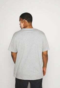 Pier One 5 Pack - T-Shirt Basic - Khaki/Grey/Dark Blue 10 Pier One 5 Pack - T-Shirt Basic - Khaki/Grey/Dark Blue -Pier One ec3697a3377045a681099b809ac45742